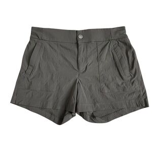 Athleta Trekkie North Shorts Women’s Size 4  Gray Zip Pockets Quick Drying